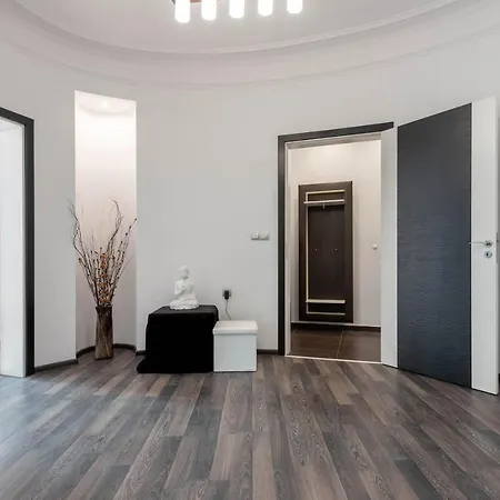 公寓 White Orchids Apartment