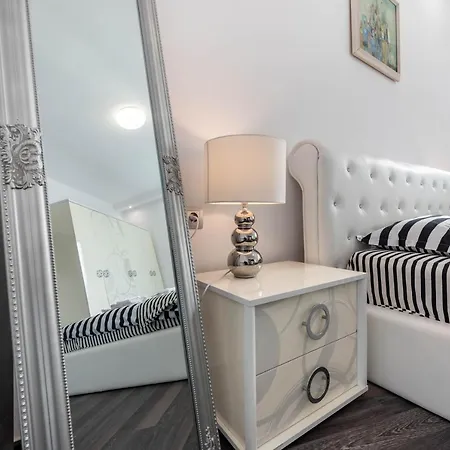 White Orchids Apartment 公寓