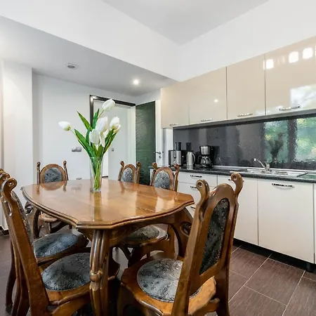 公寓 White Orchids Apartment *
