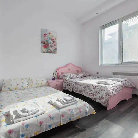 公寓 White Orchids Apartment